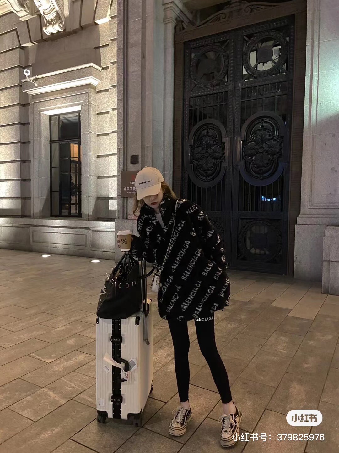 Ba*len*cia*ga fleece