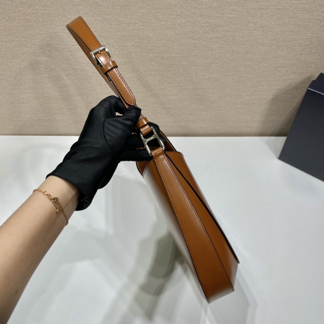 Pra*a cleo handbags-patent leather-30x18.5x4cm