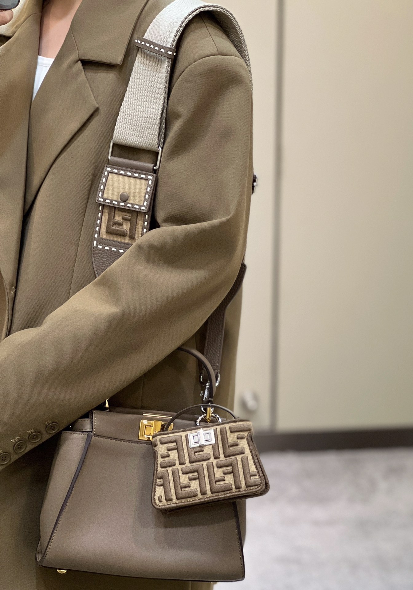 F**di peekabootote-24×7×19cm