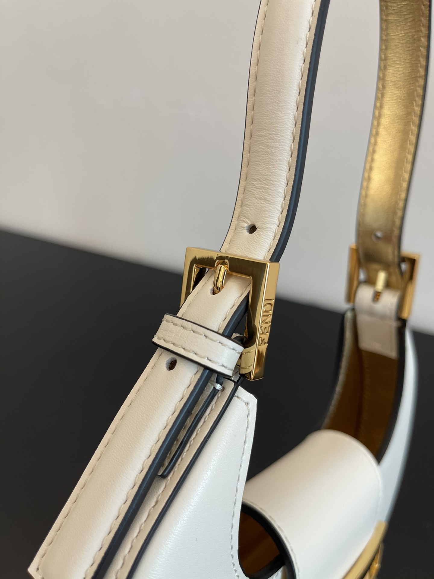 F**di cookie-22x4.5x17.5cm