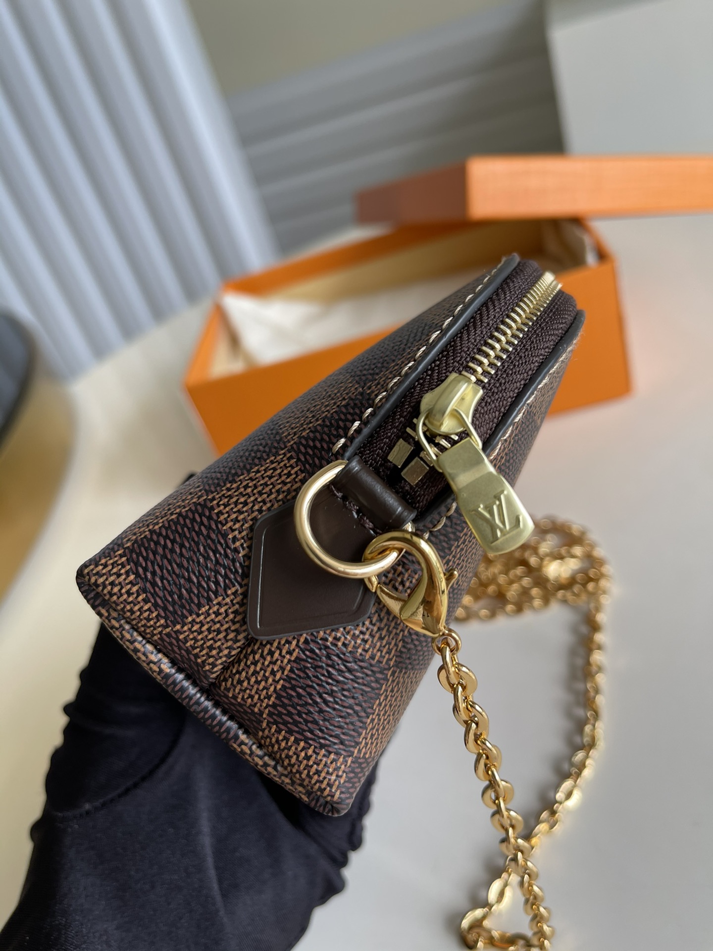 l0*is V*t0n cosmetic bag-17*12*6cm