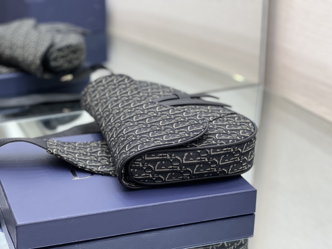 D*or saddle bag-20 x 28.6 x 5cm