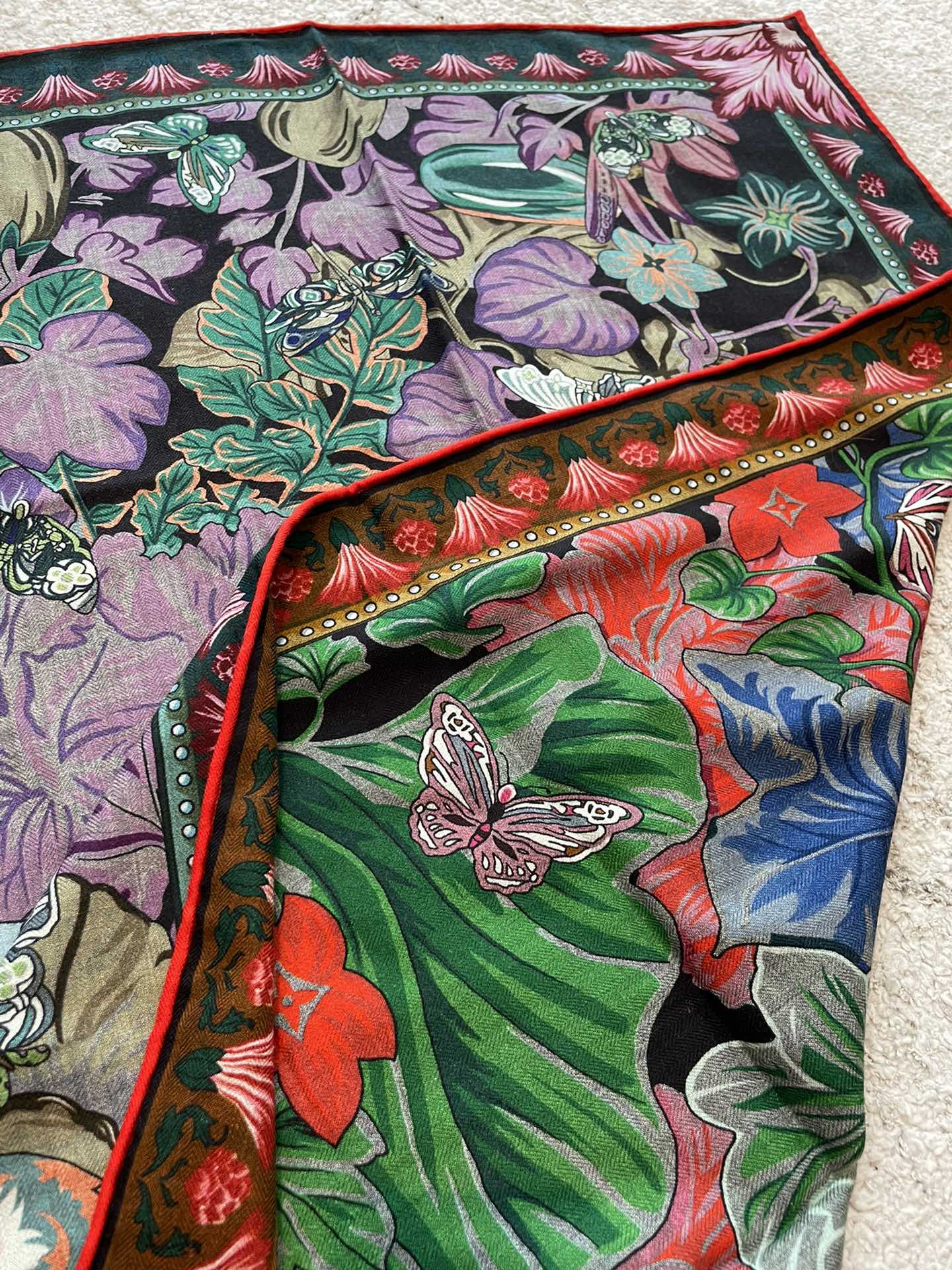 l0*is V*t0n square towel-140*140cm