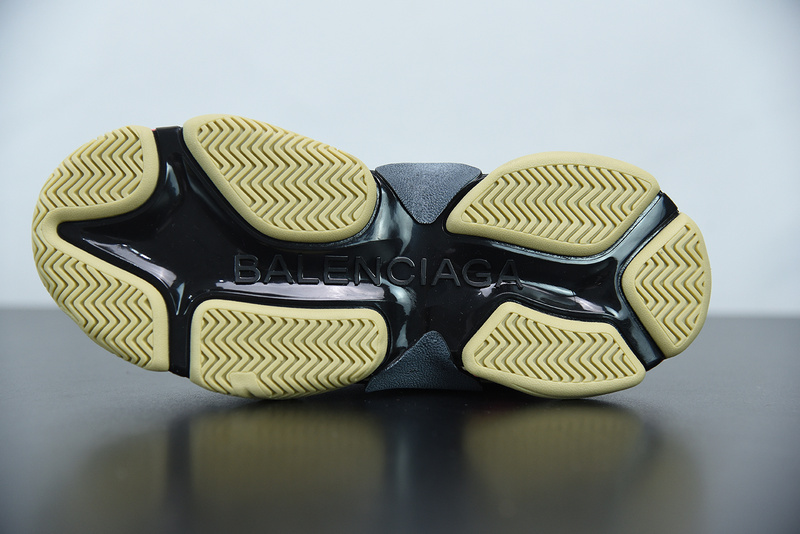 Ba*len*cia*ga triple s