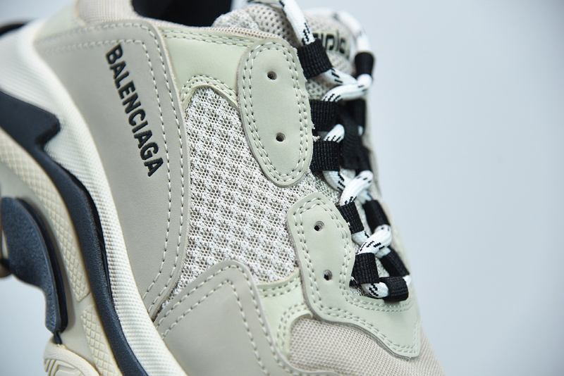 Ba*len*cia*ga triple s