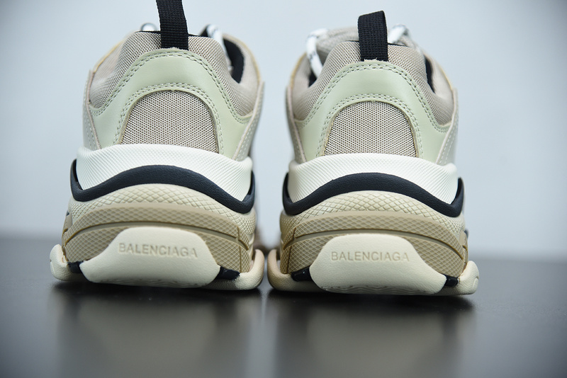 Ba*len*cia*ga triple s