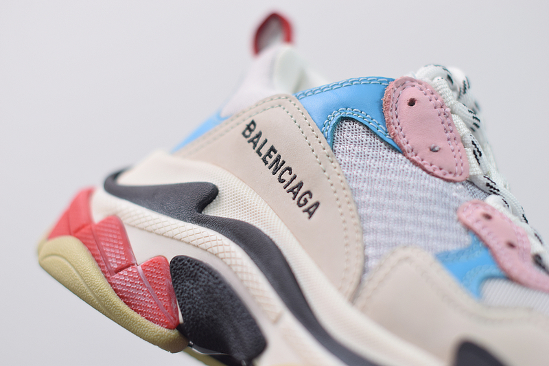 Ba*len*cia*ga triple s