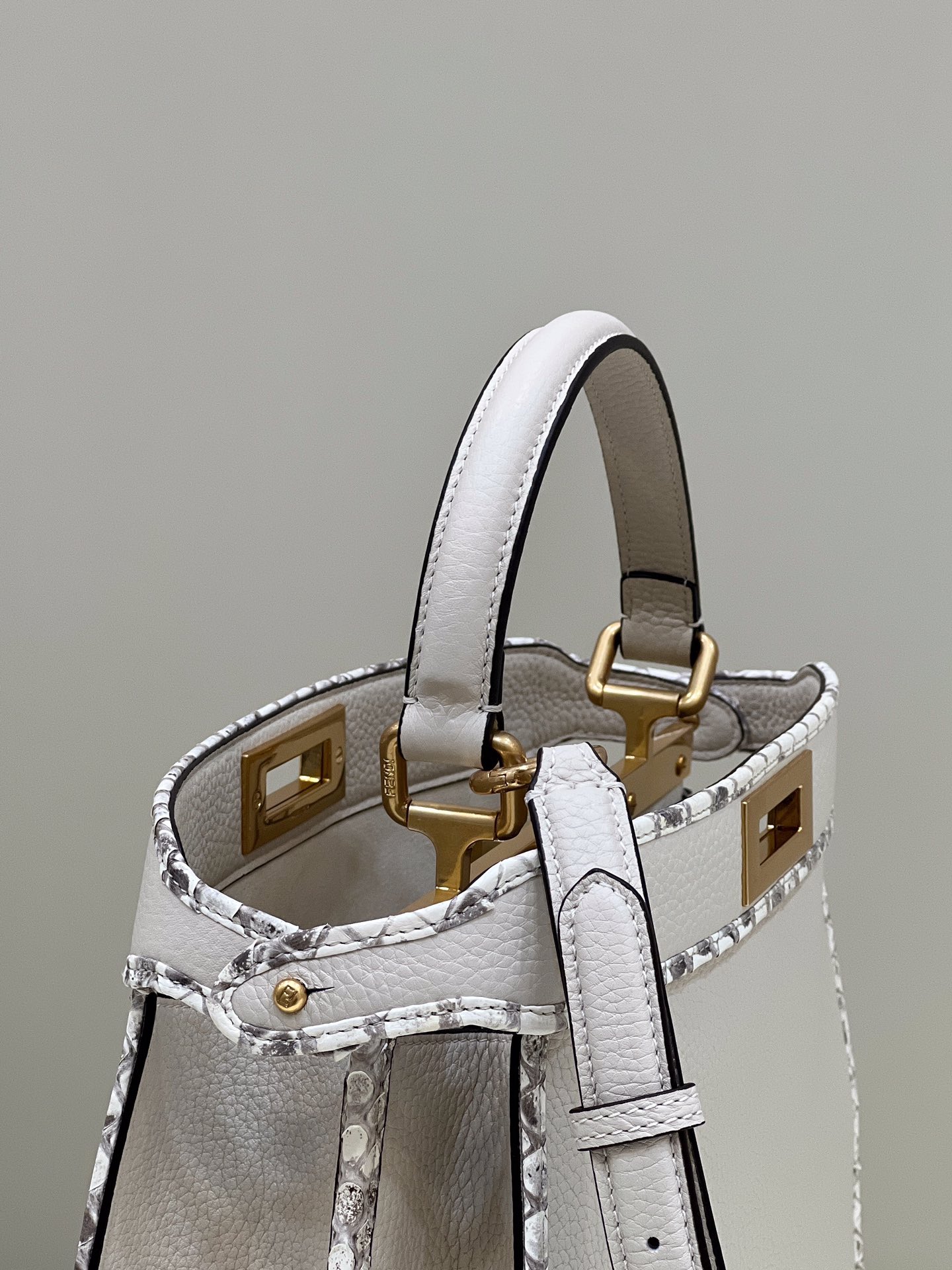 F**di peekabootote-33×12×25cm