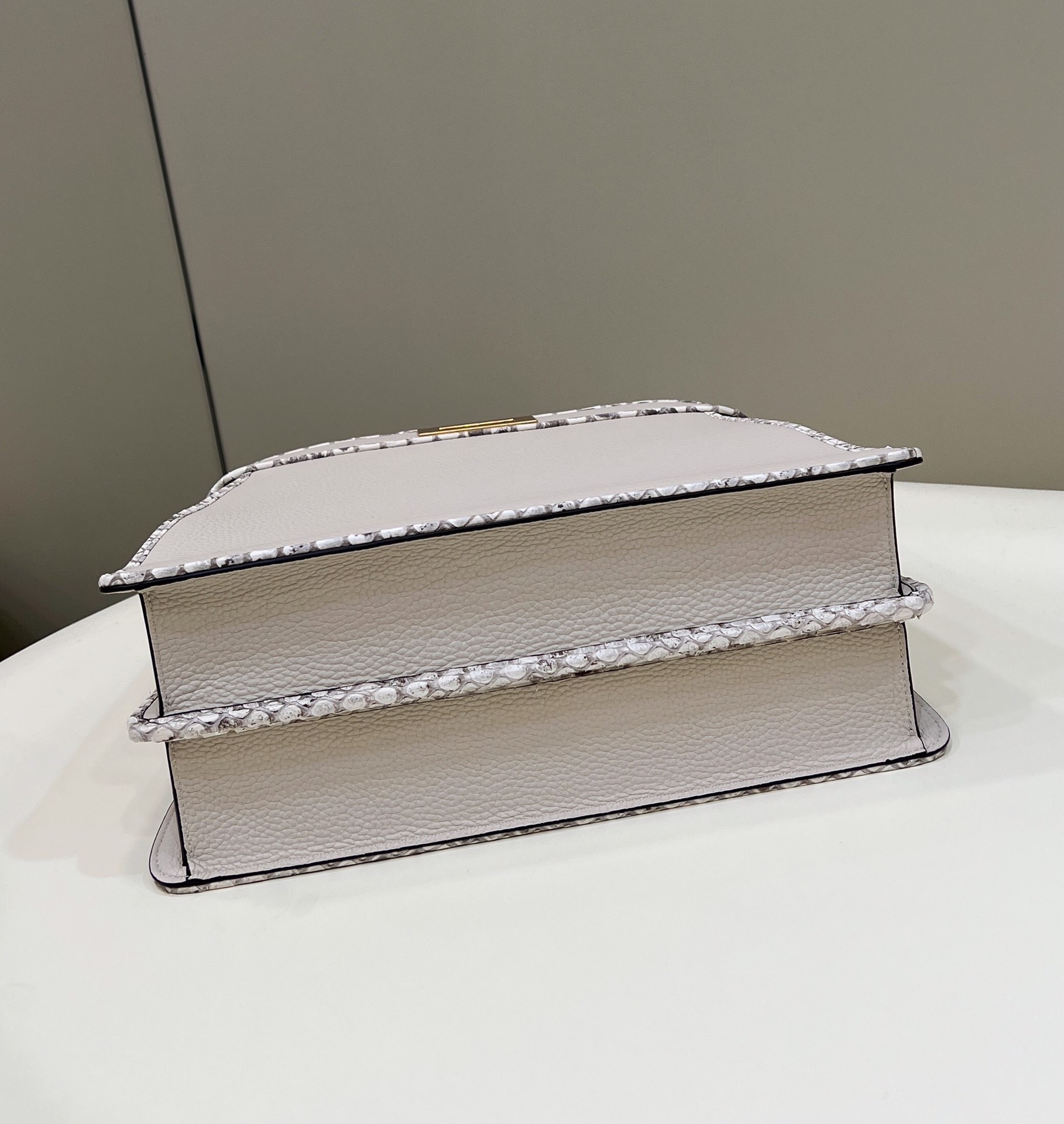 F**di peekabootote-33×12×25cm