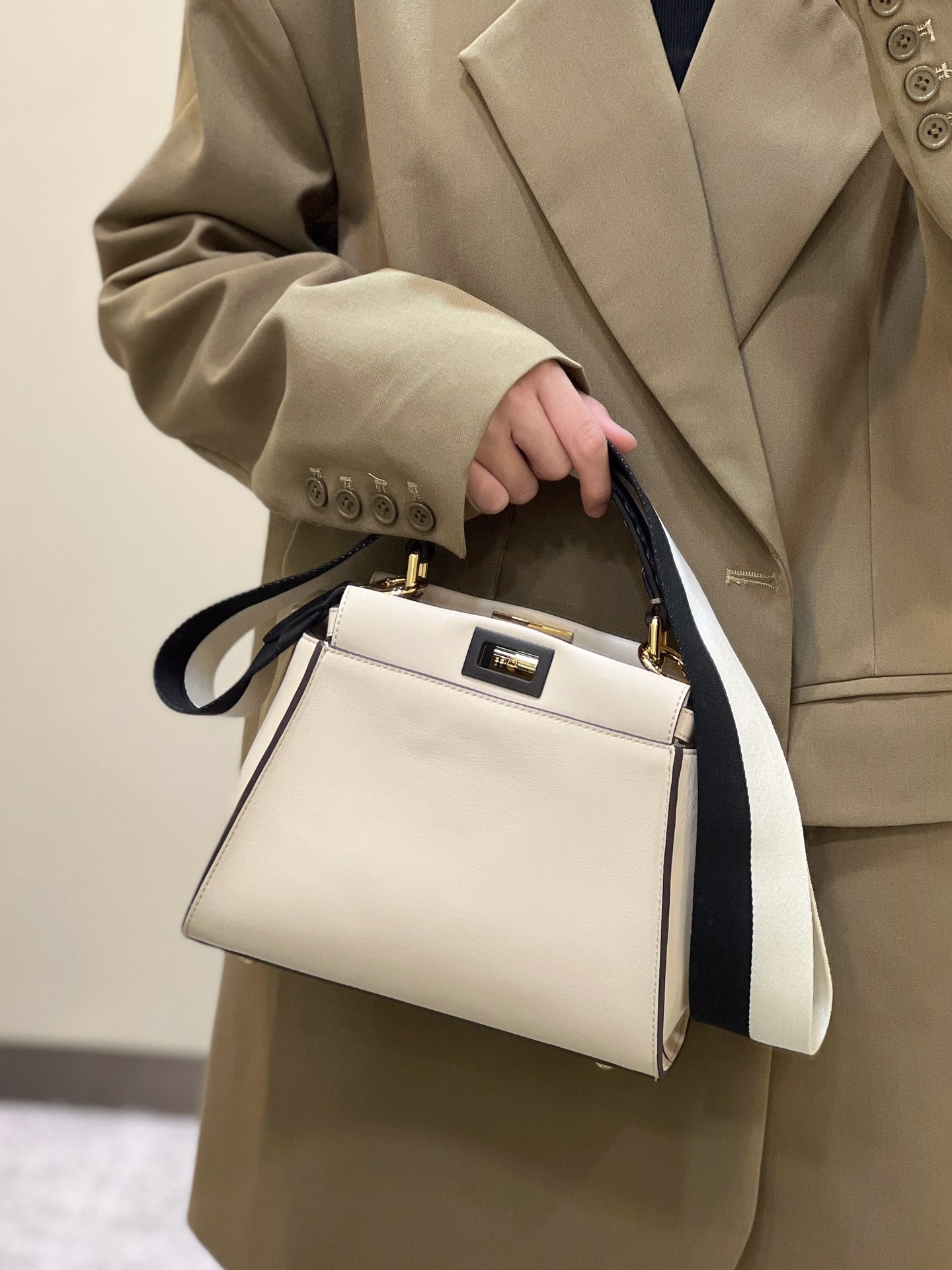 F**di peekabootote-24×7×19cm