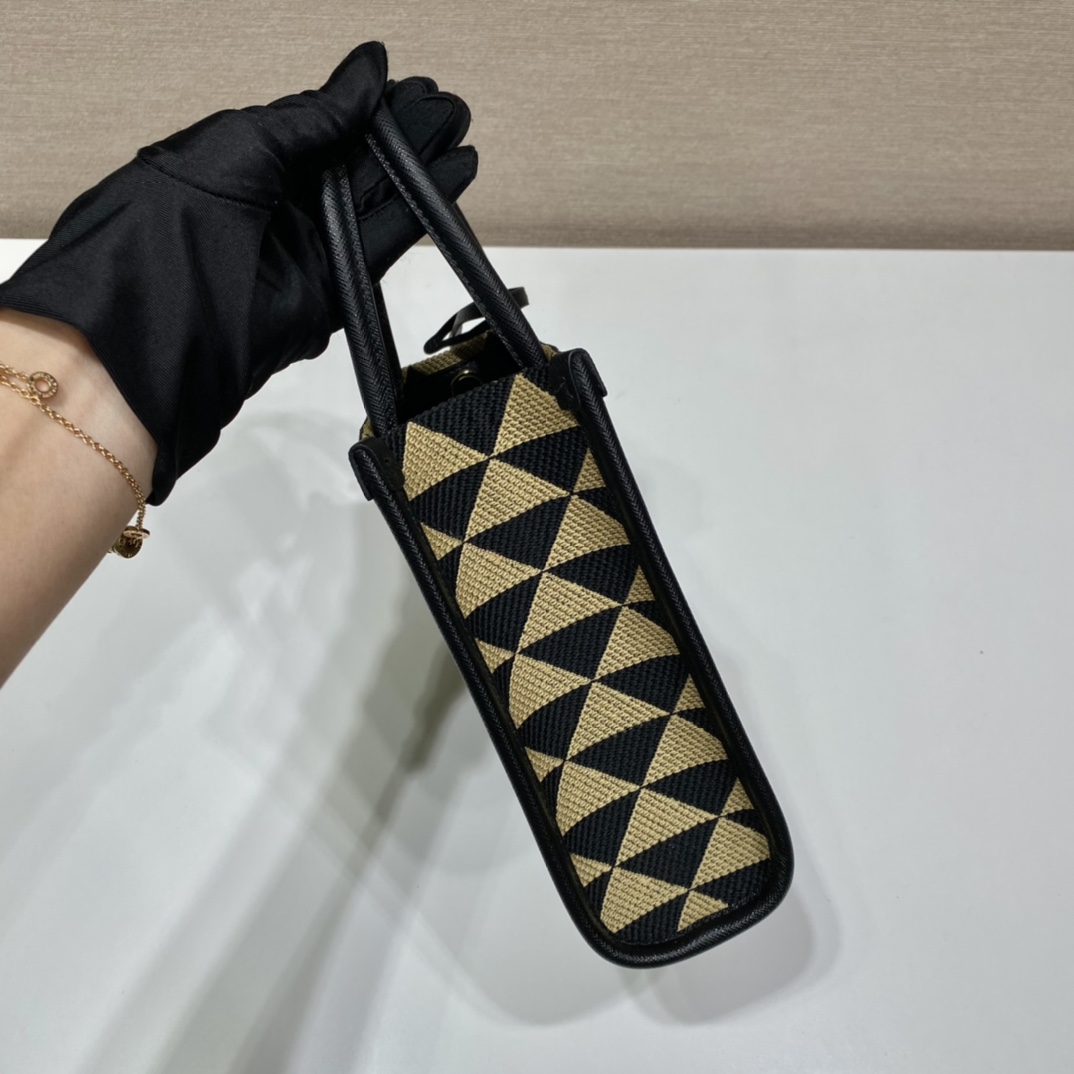 Pra*a small tote in saffiano leather 1ba355-17*19*6cm