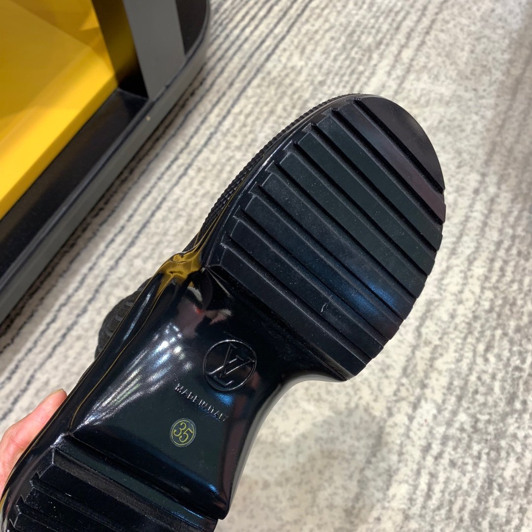 l0*is V*t0n archlight sock sneaker