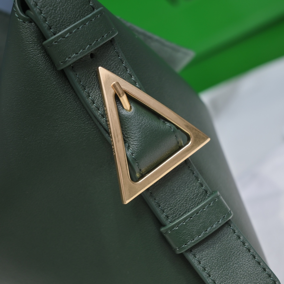 bo*te*ga Ve*ne*tacradle tote-30x23x16cm