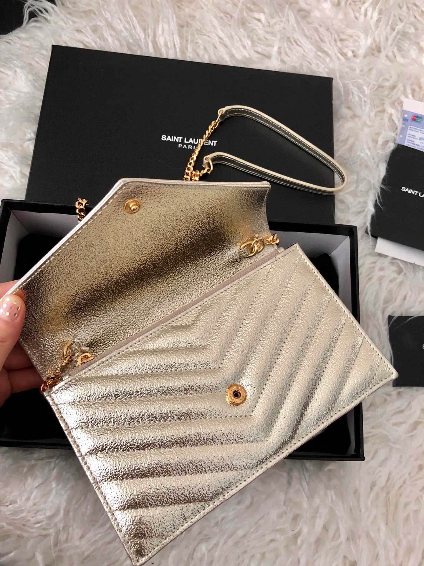 Y51 Gold Chevron Quilted Textured Leather -19x4x11CM