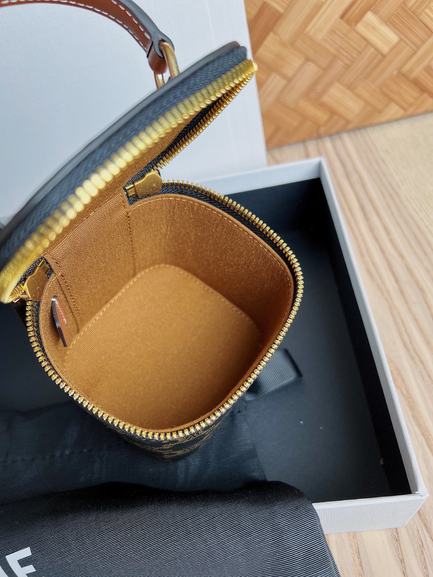 Ce**e cubic box bag-9×9.5×9cm