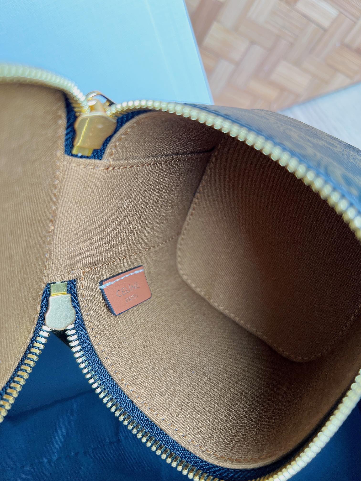 Ce**e cubic box bag-9×9.5×9cm