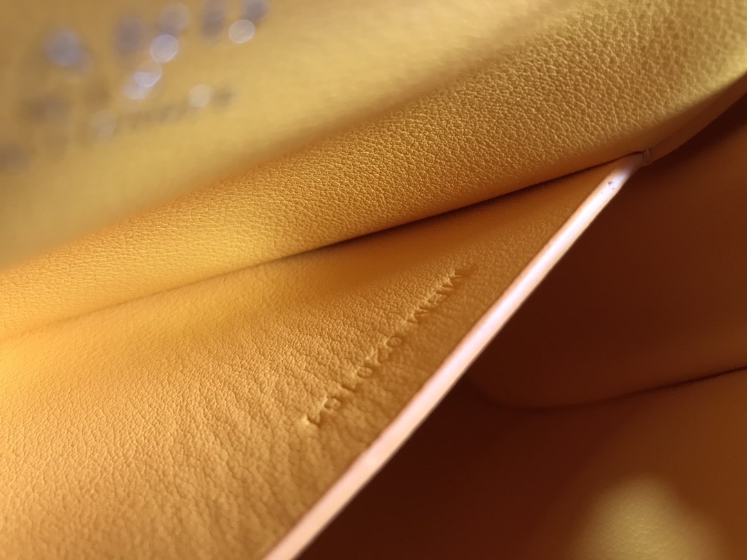 G09ard coated canvas and leather saigon top handle bag-21cm