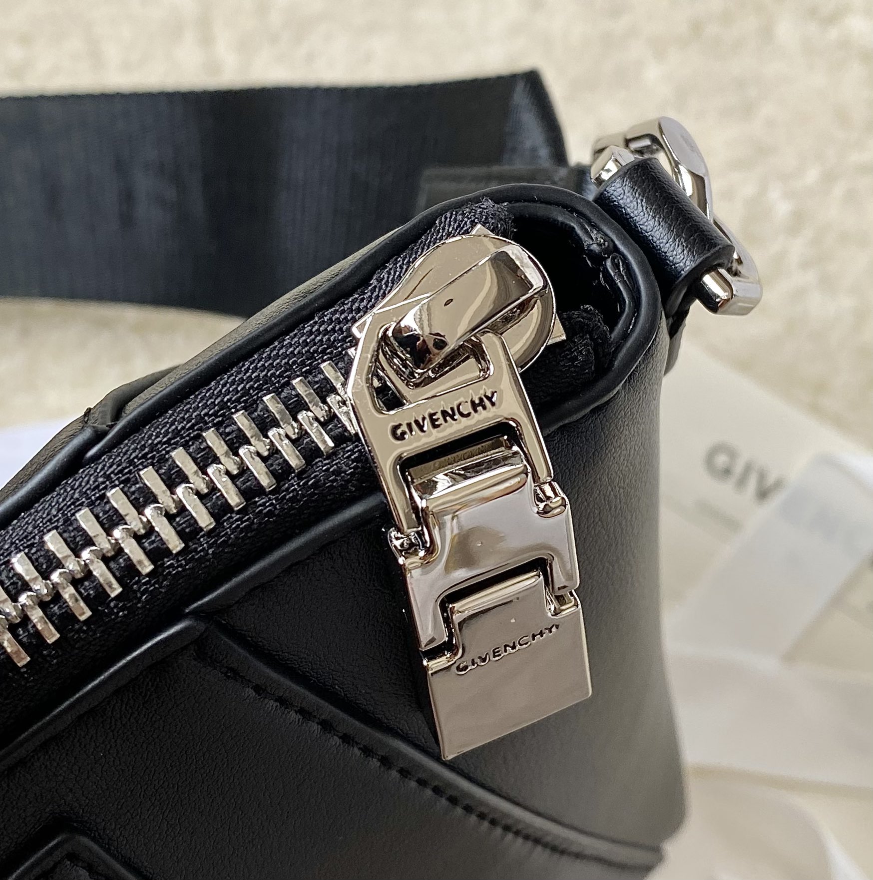 G1uenchy antigona sport -22*5*18cm