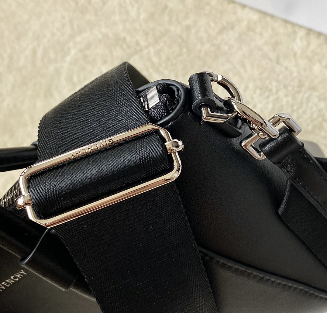 G1uenchy antigona sport -22*5*18cm