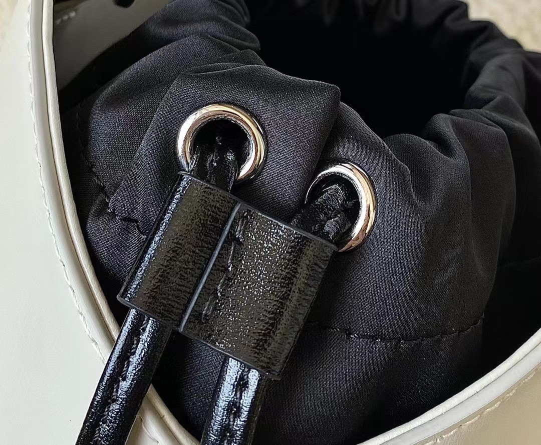 G1uenchy cutout bucket-16*11*11 cm