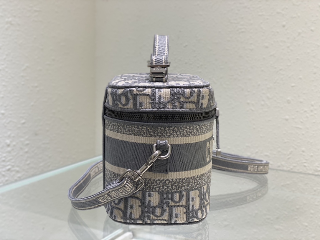 D*or cosmetic bag-18*.5*13*10.5cm