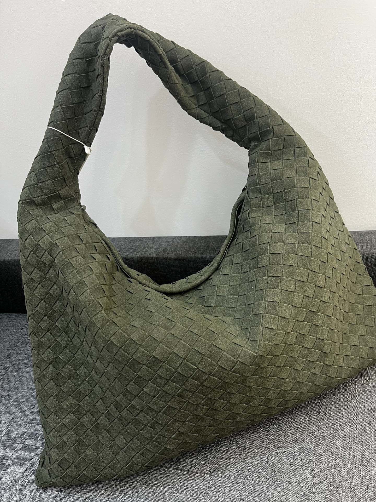 b0tt*ga Ven*ta hop bag-54*24*13cm