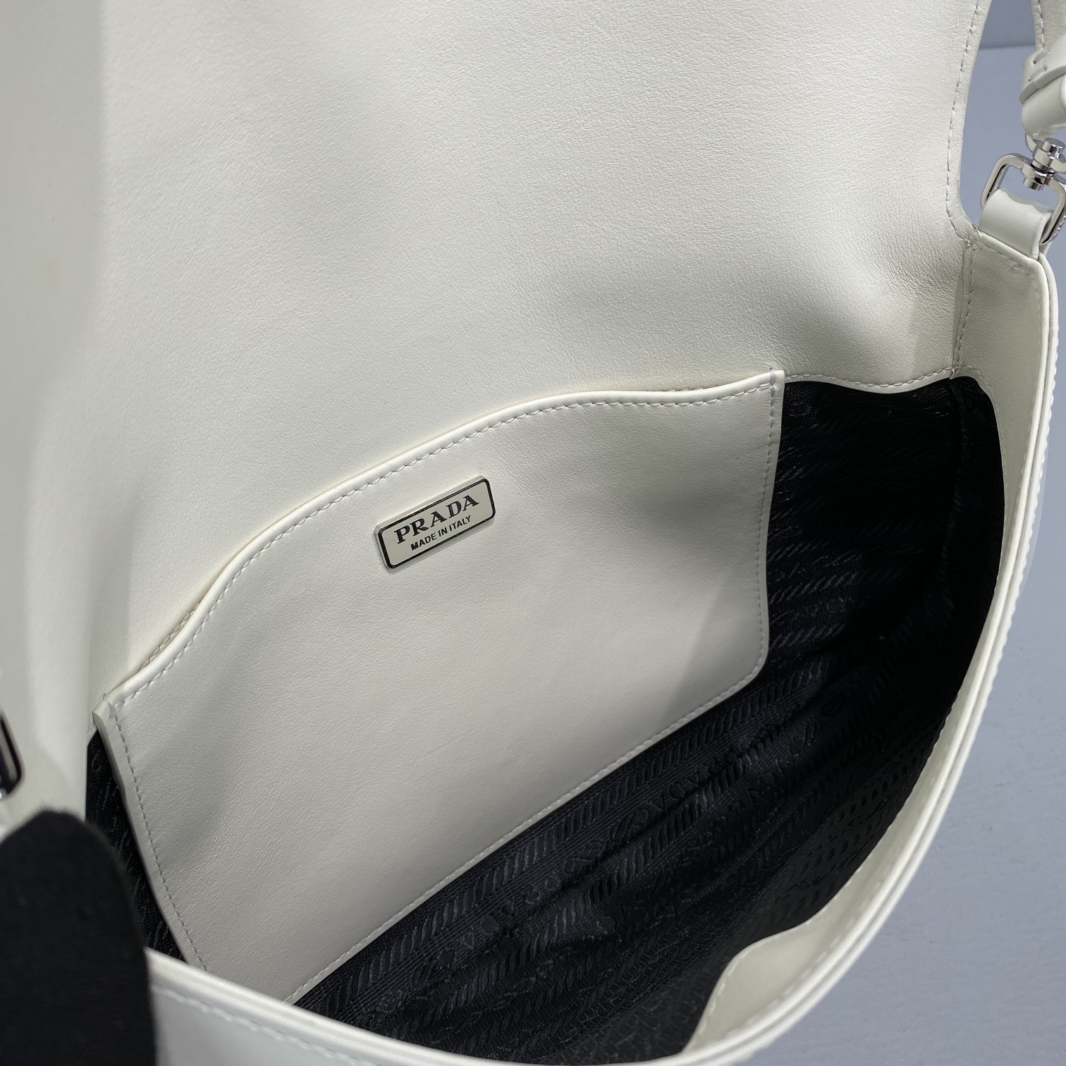 Pra*a cleo handbags-patent leather-30x18.5x4cm