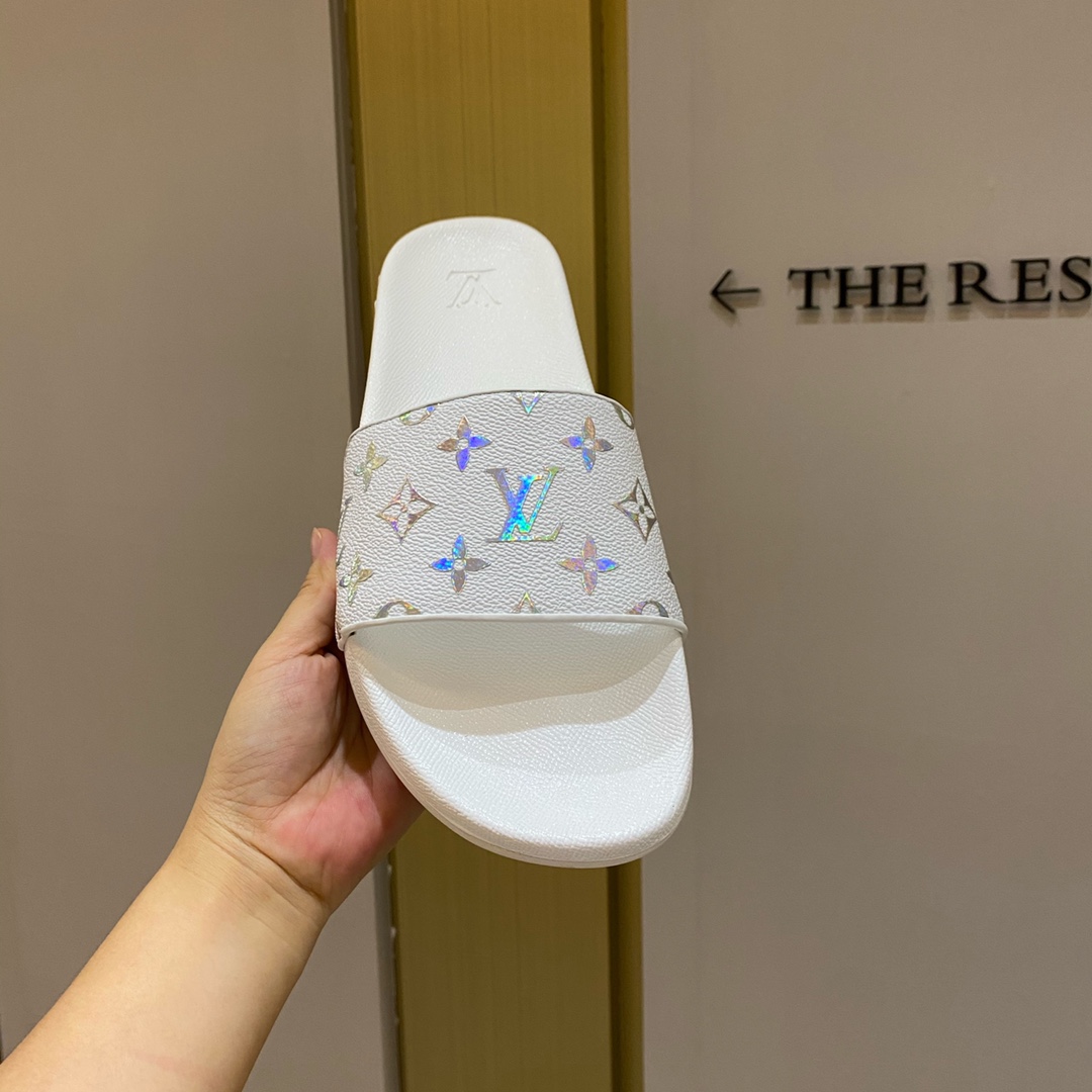 l0*is V*t0n slippers