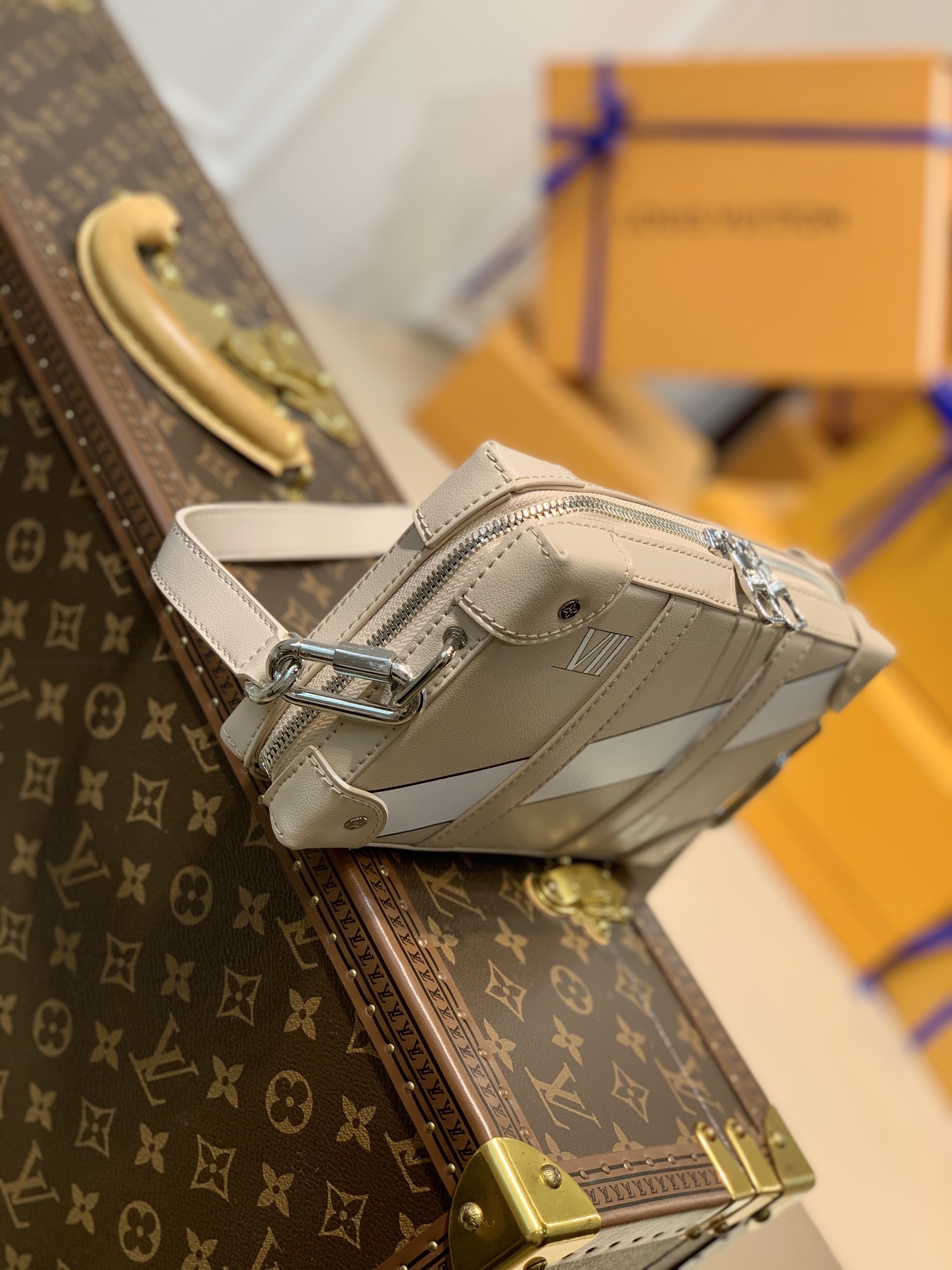 LV Soft Trunk Handbags-M45880-22.5 x 14.0 x 5CM