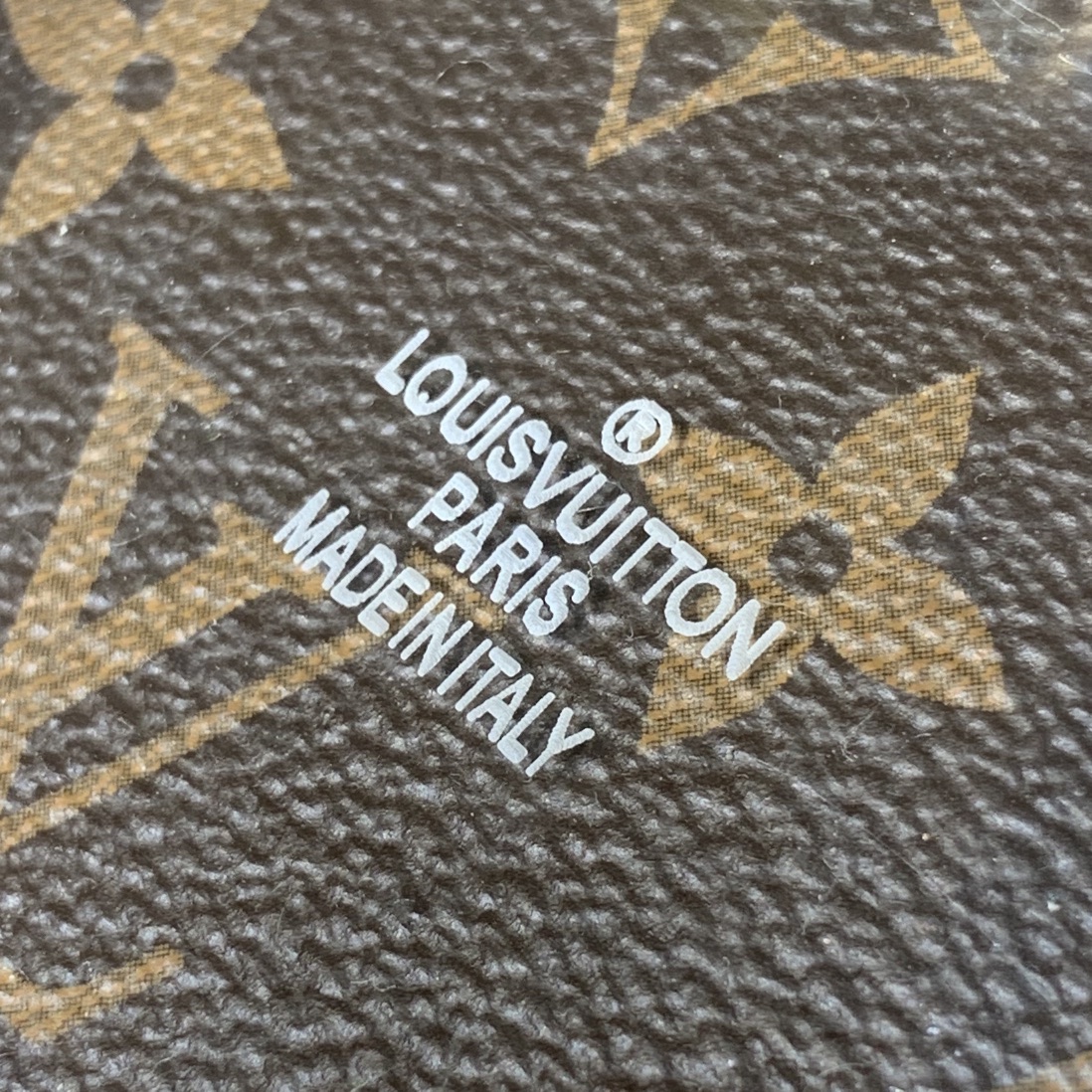 l0*is V*t0n gi0645 scott-12.5x12.5x12.5cm