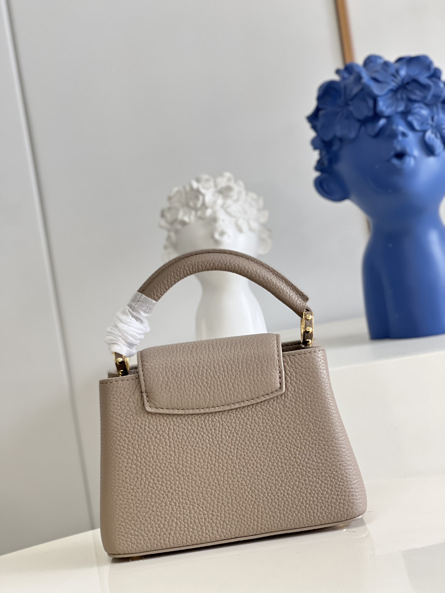 l0*is V*t0n capucines handlebag