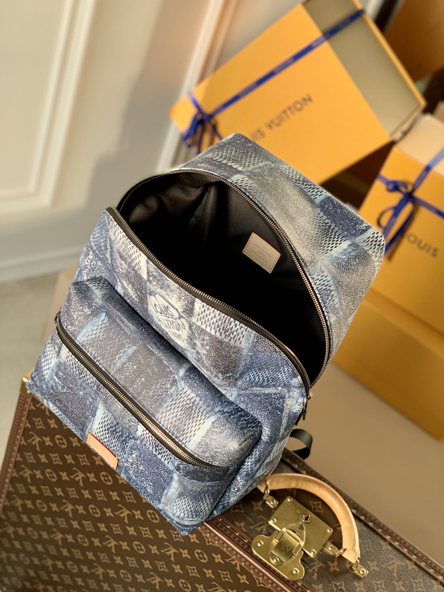 l0*is V*t0n discovery backpsck-37*40*20 cm