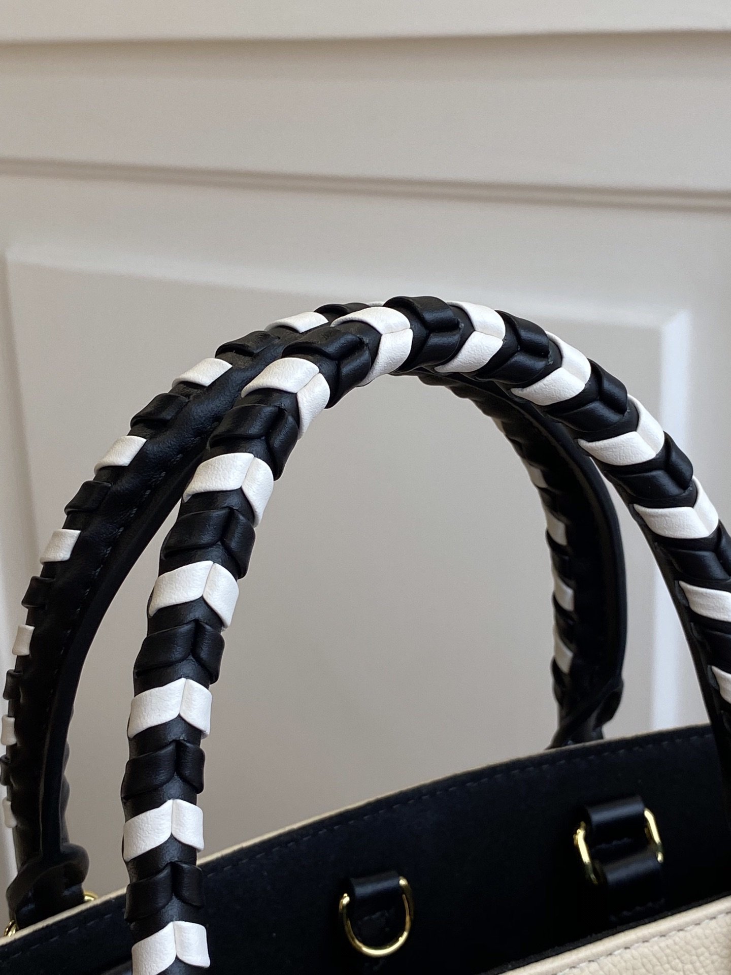 l0*is V*t0n onthego handbag-41*34*19cm