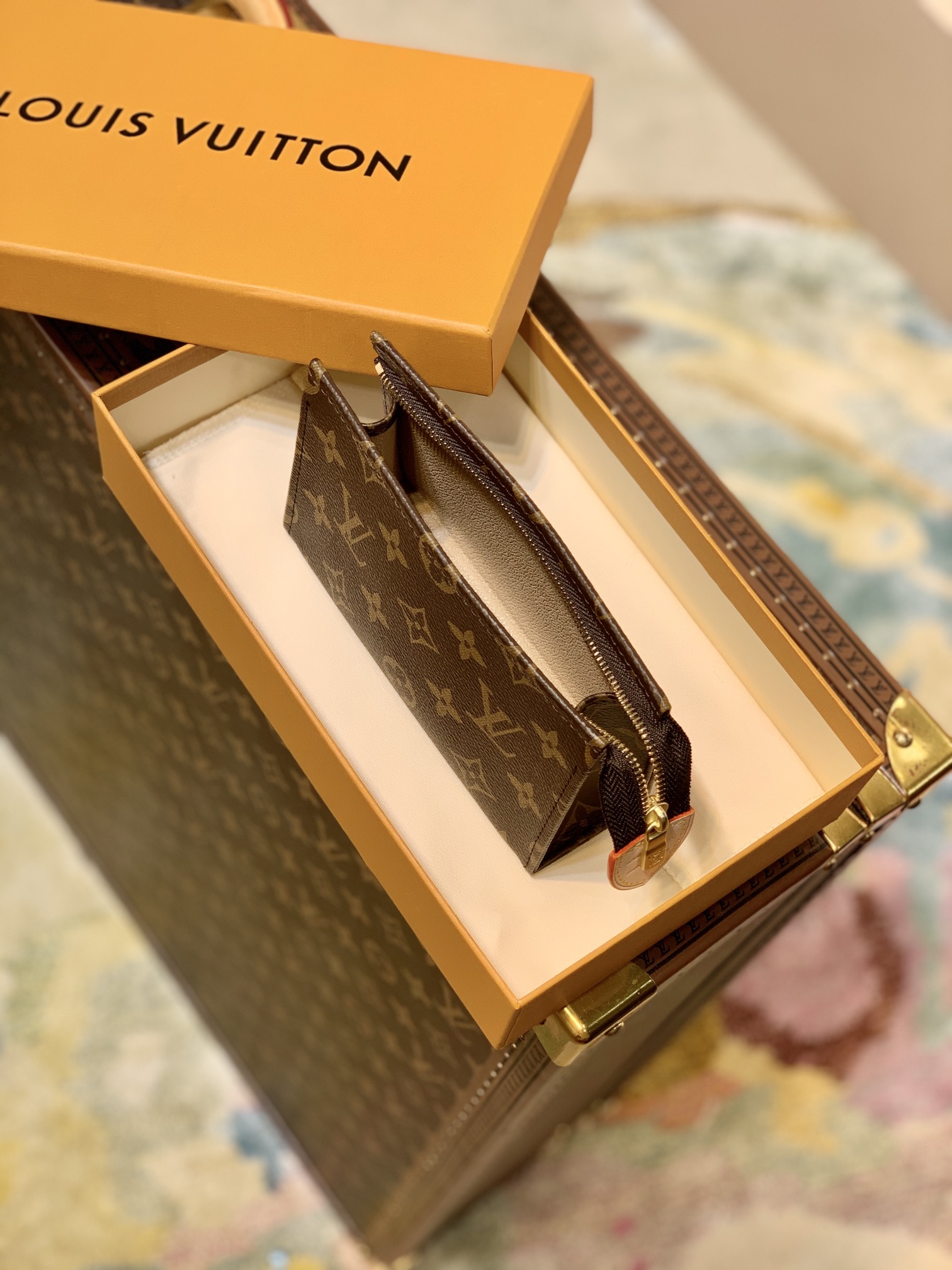 l0*is V*t0n toiletry pouch -15*10*4.5cm