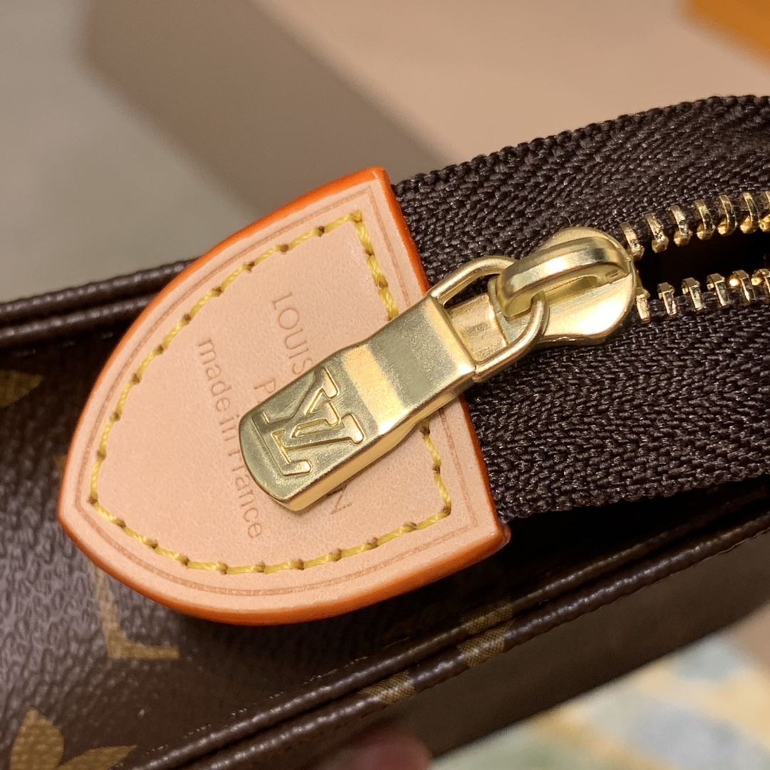 l0*is V*t0n toiletry pouch -15*10*4.5cm