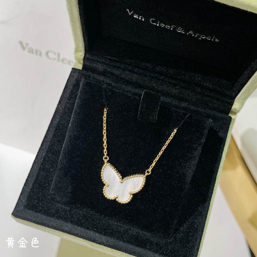 V*N CL*F & arpels necklace
