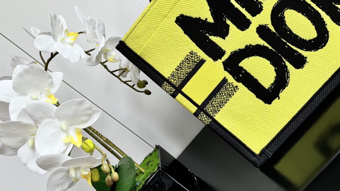 D*or small book tote-36.5cm