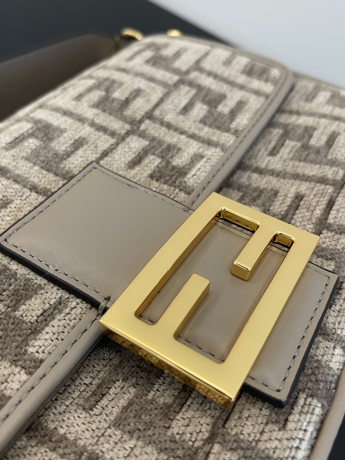 F**di baguette bag-26x14x4cm