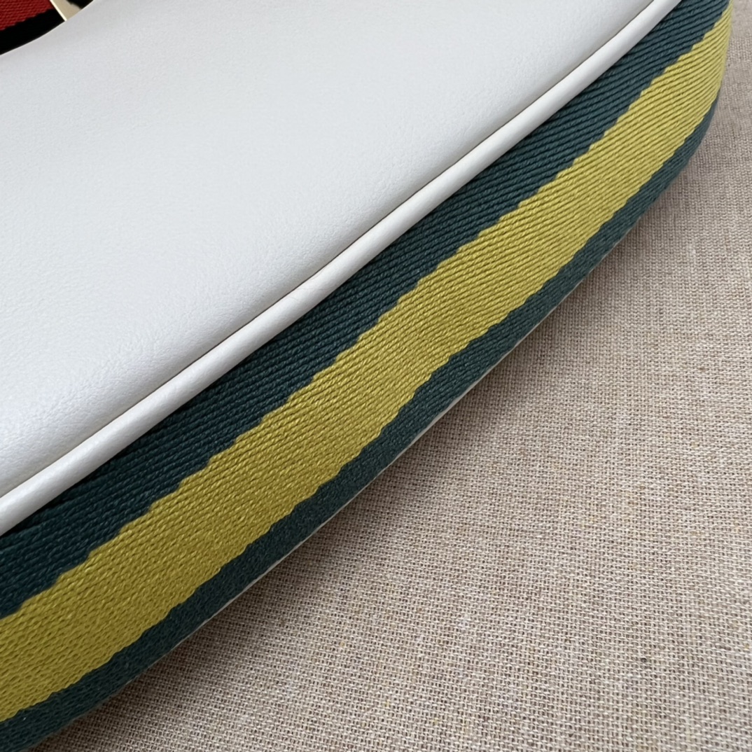 G*u*i attache small shoulder bag-23*22*5cm