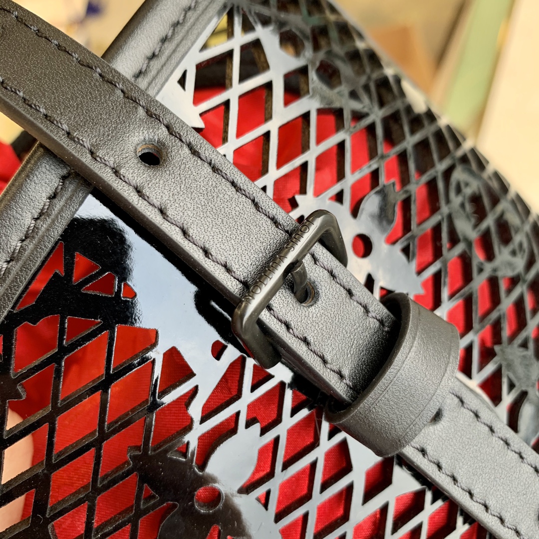 l0*is V*t0n bucket -23x26x16cm