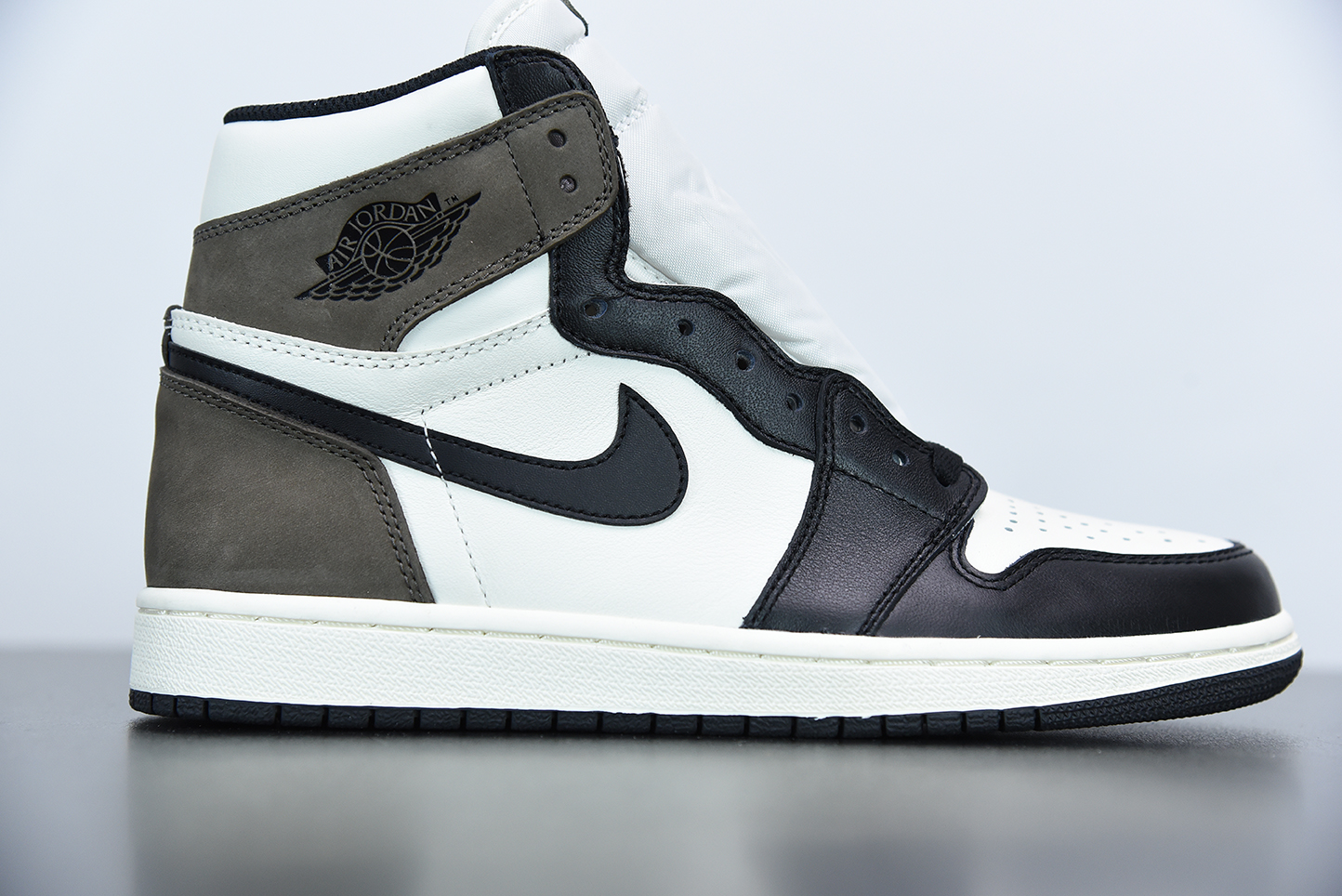 AIR JORDAN 1 HIGH OG “DARK MOCHA” 555088-105