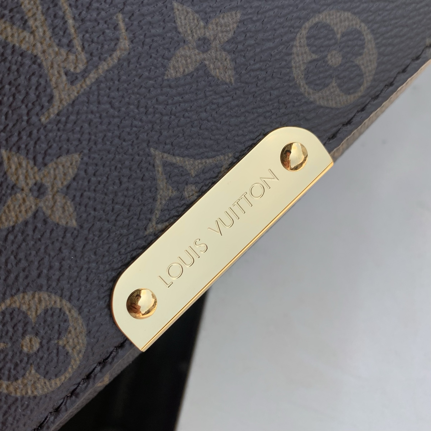 Lou*is Vvtt0n Bastille PM Bag-23 x 27 x 8CM