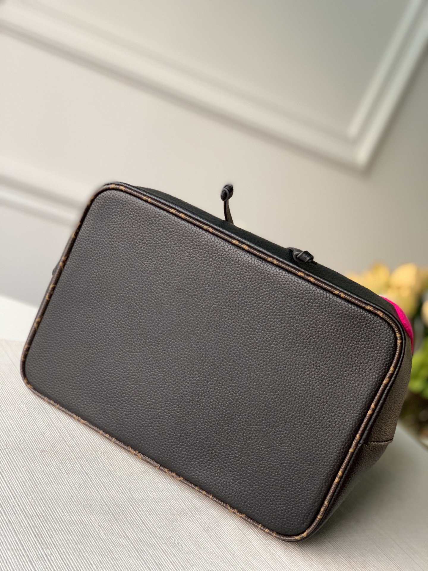 l0*is V*t0n néonoé-26*26*17.5cm