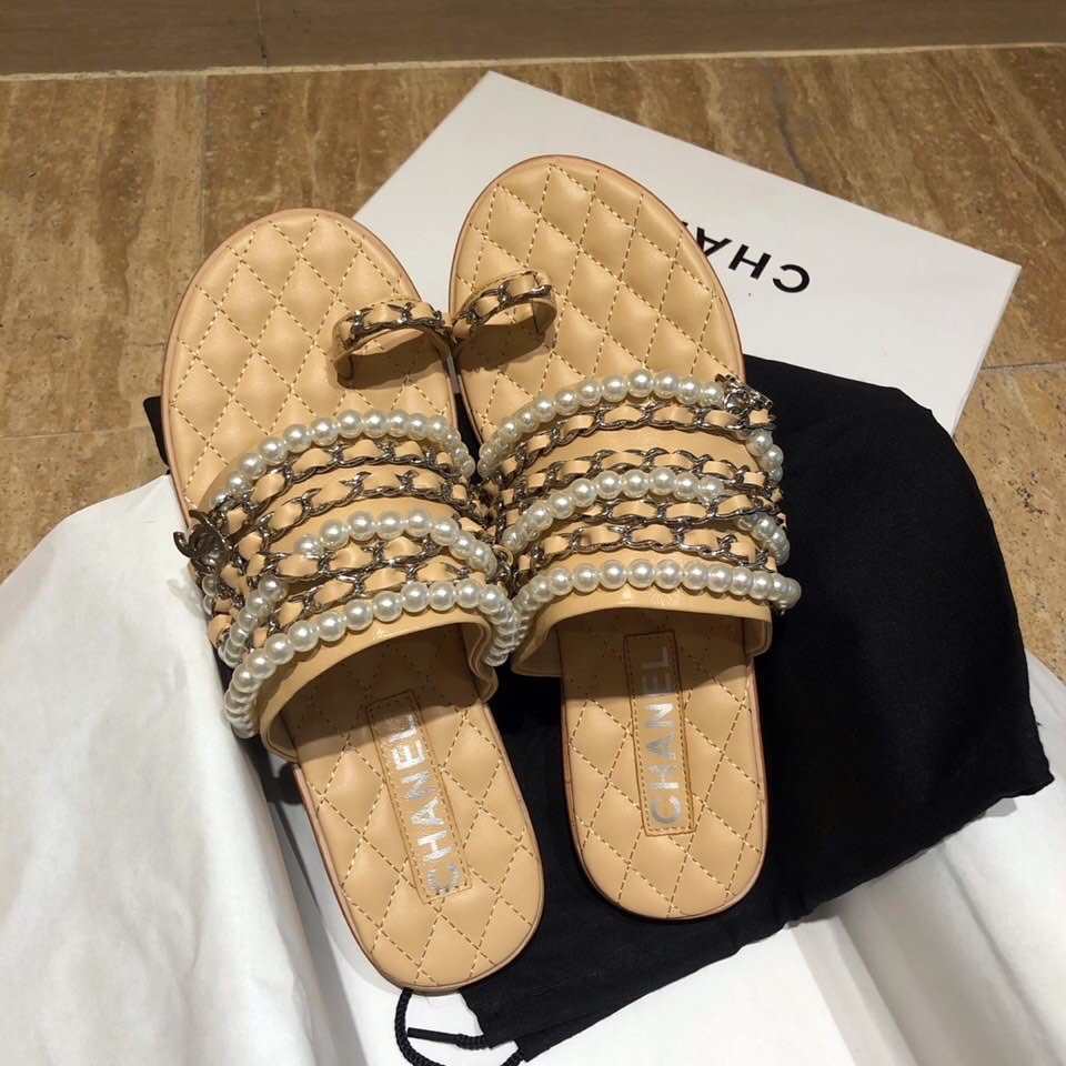 Ch@nel Slippers