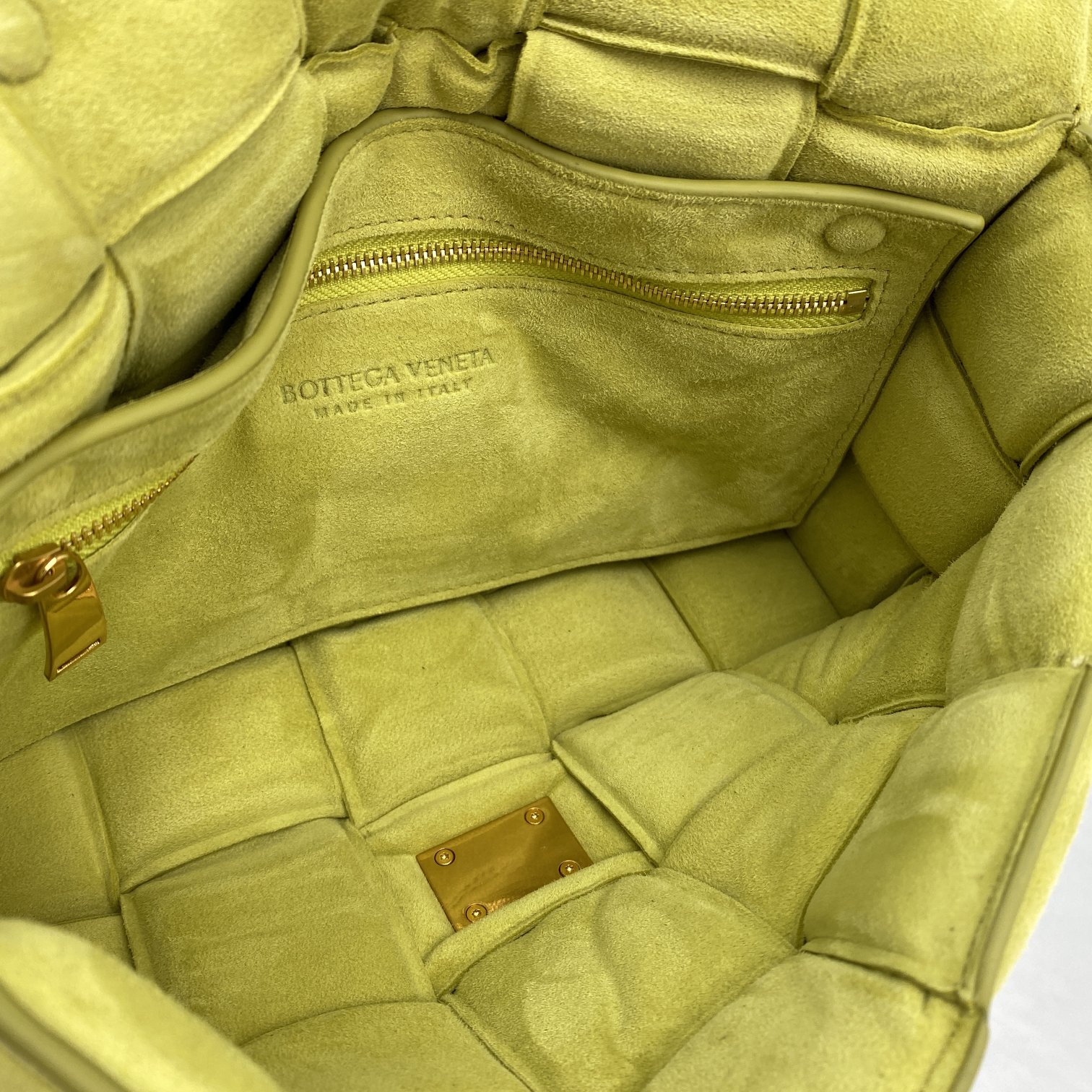 bo*te*ga Ve*ne*ta padded cassette bag-26*18*8cm