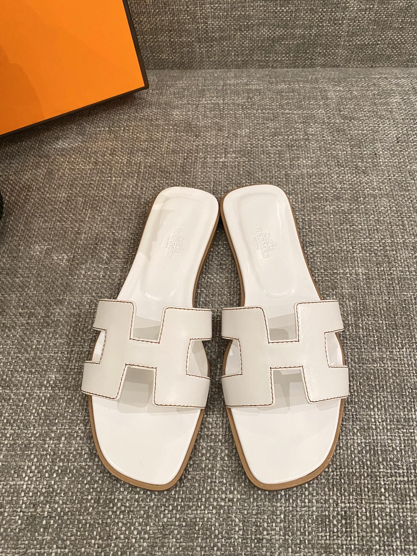 H**mes slippers in smooth leather