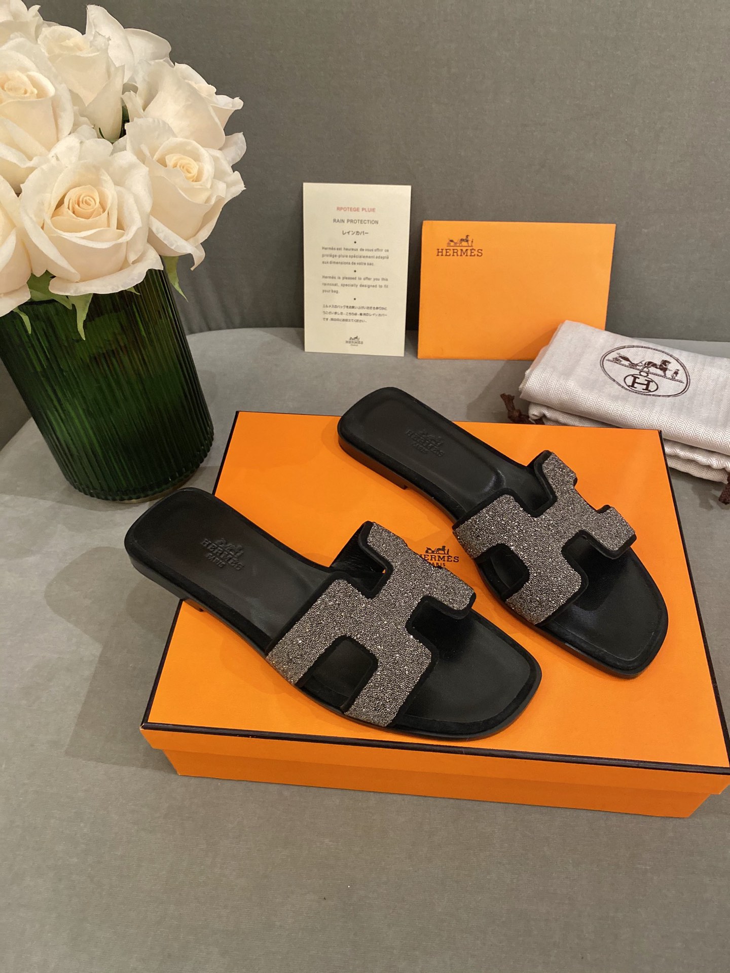 H**mes slippers