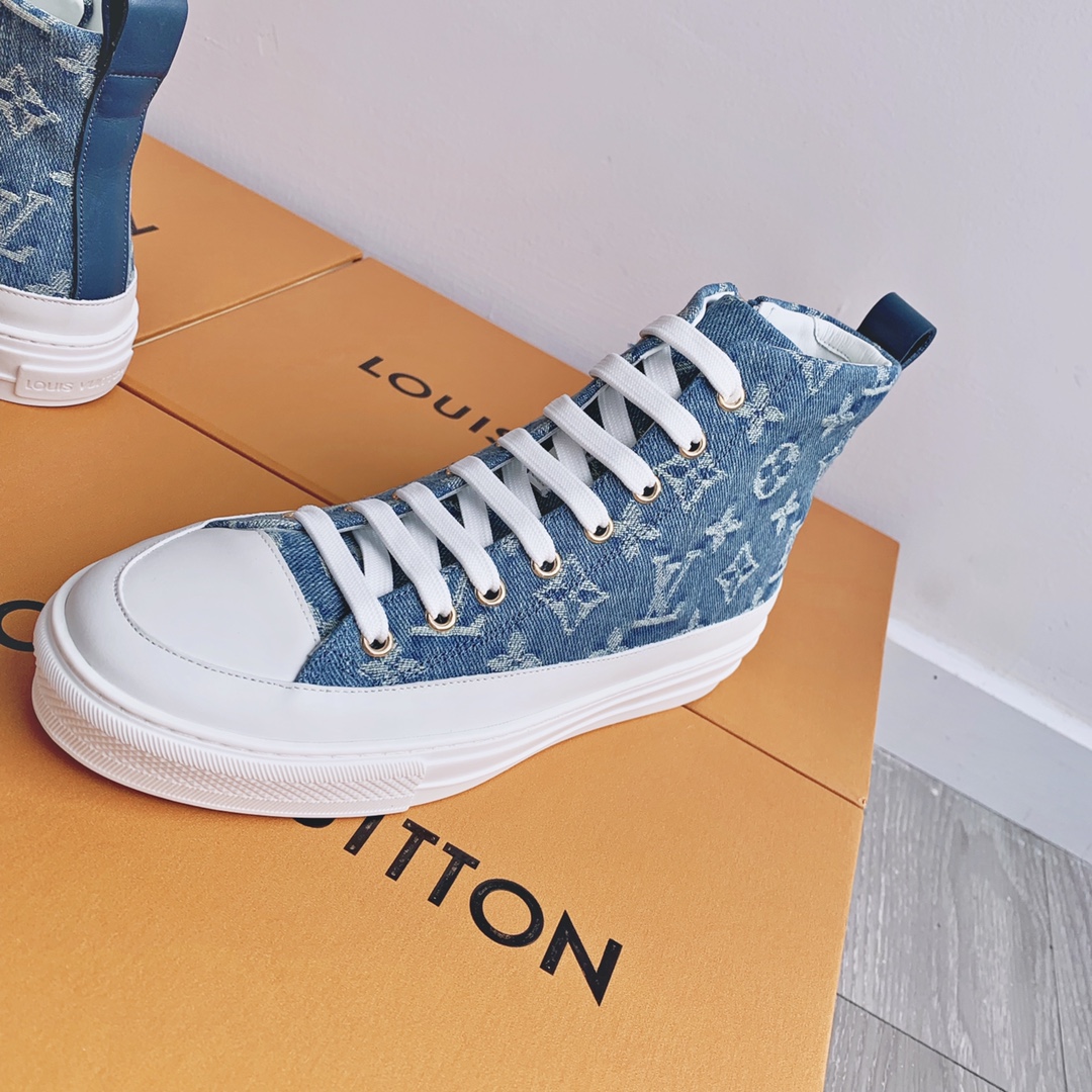 l0*is V*t0n sneakers