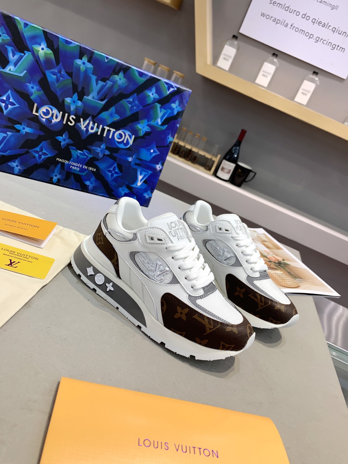 l0*is V*t0n sneakers