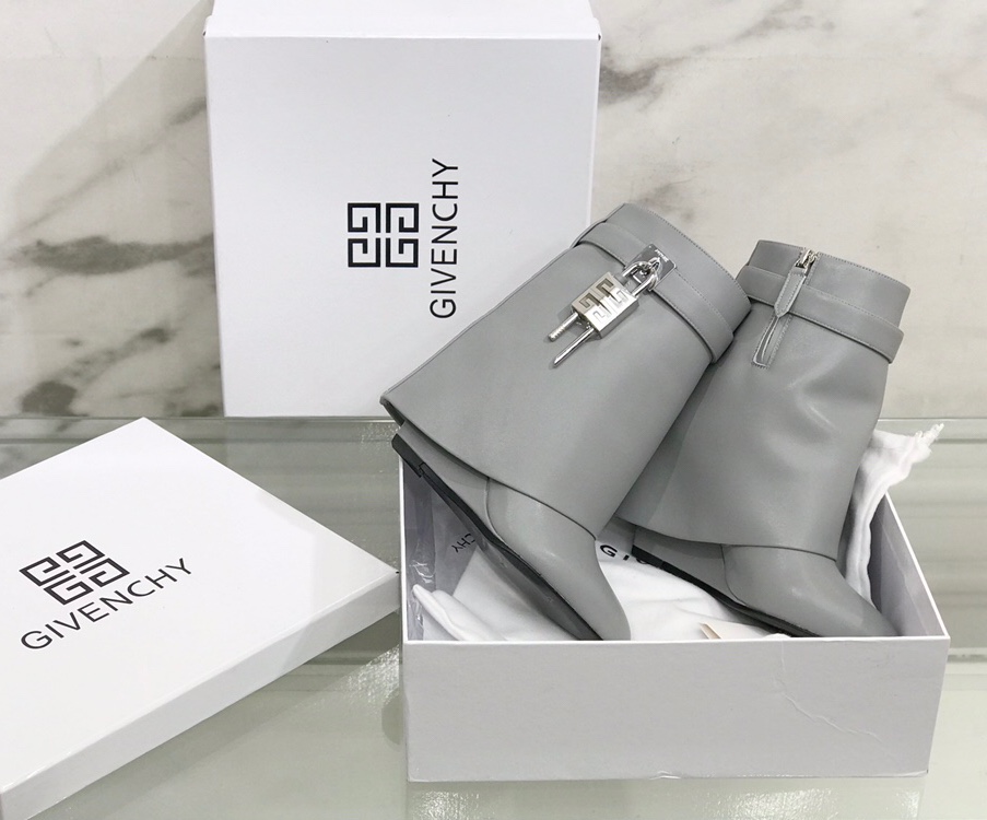 G1uenchy boots(eu35-42)